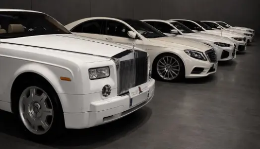 Showroom PrestiRolls Location avec sa Lamborghini